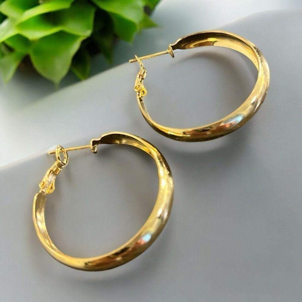 Fashion NWT Gold Hoop Earrings Polished Lightweight Classic Jewelry